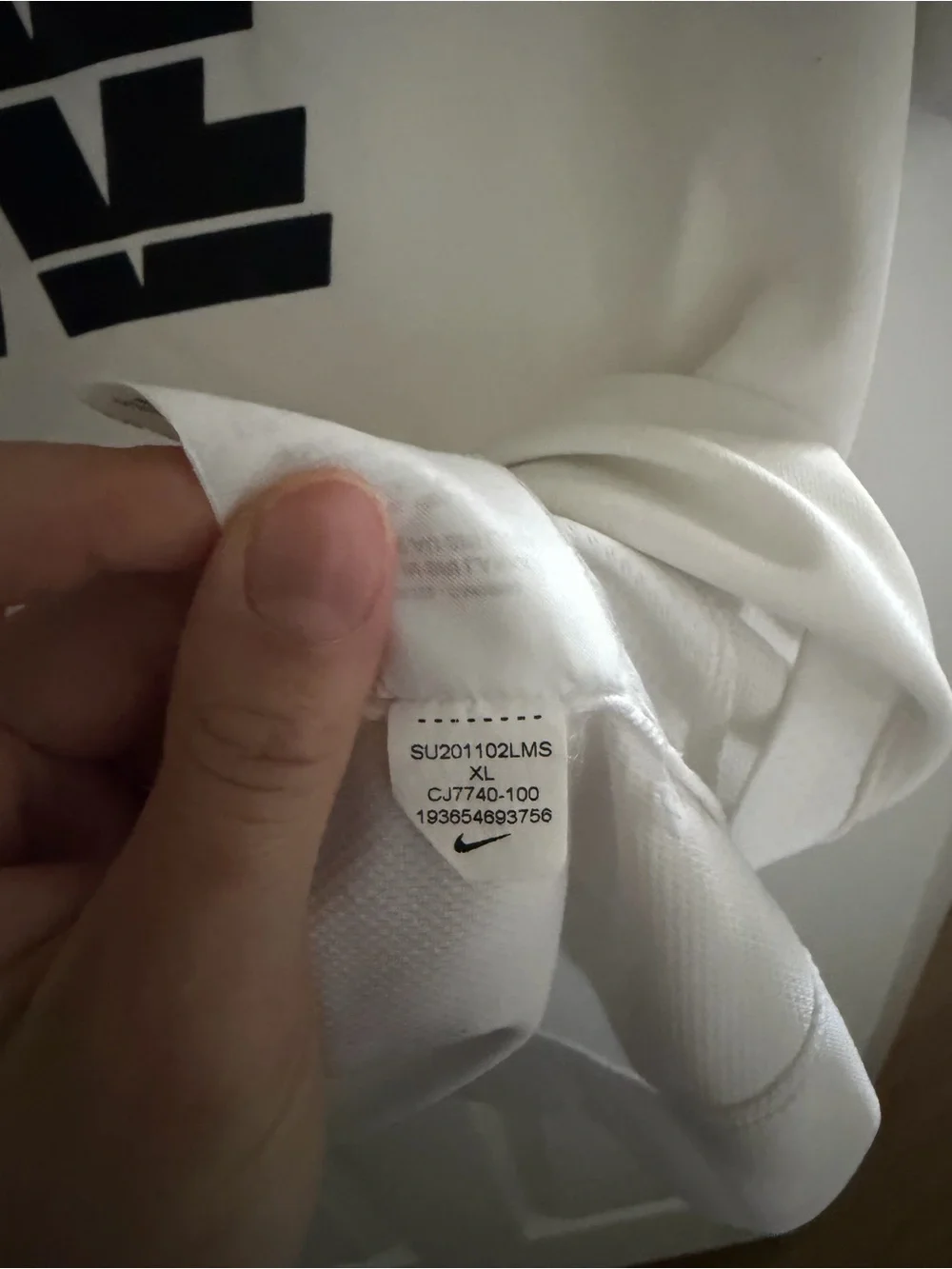 Boy's Nike White Black Dri Fit Tee Shirt Size Extra Large